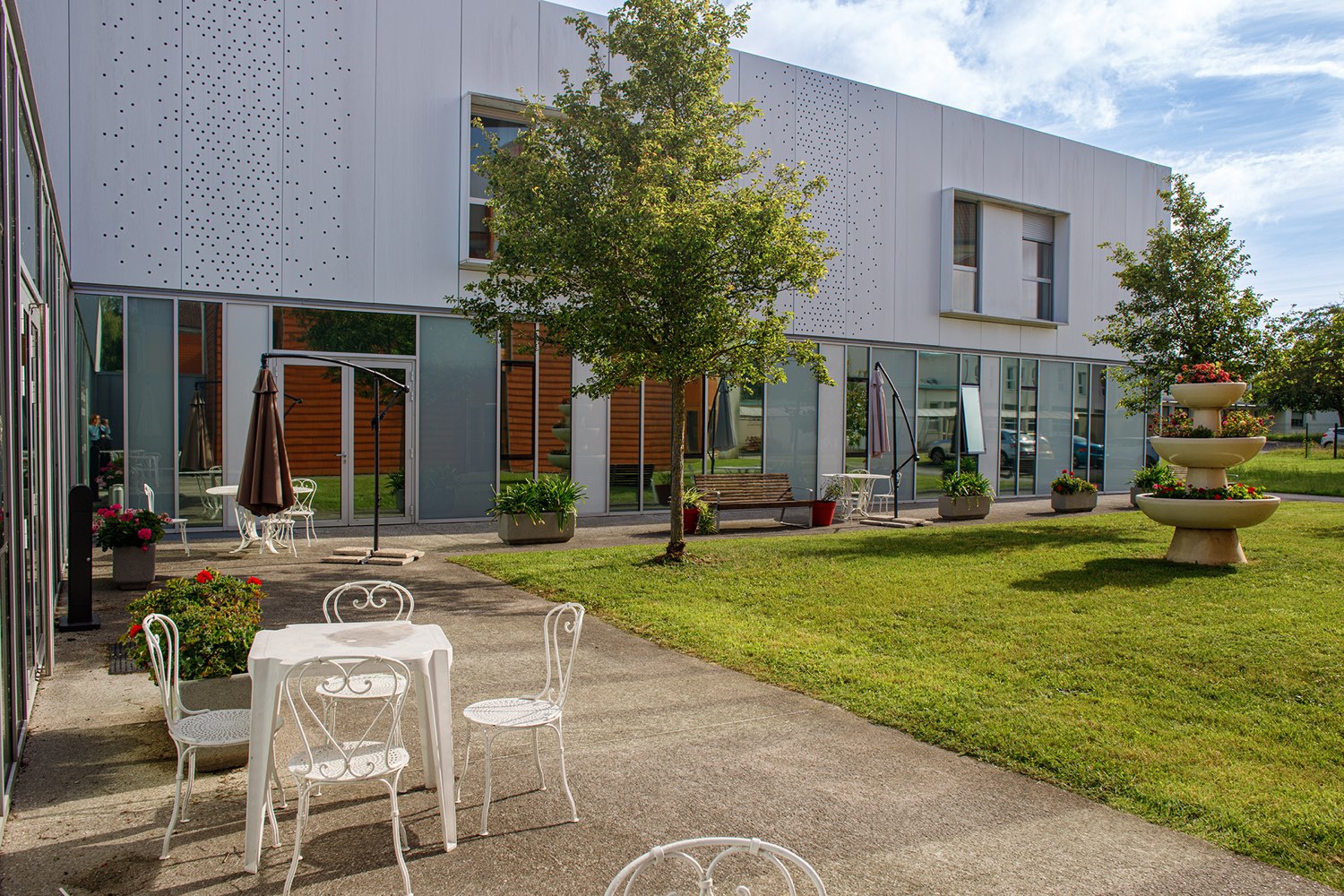 Cour-jardin et terrasse de la MRDA de Laon