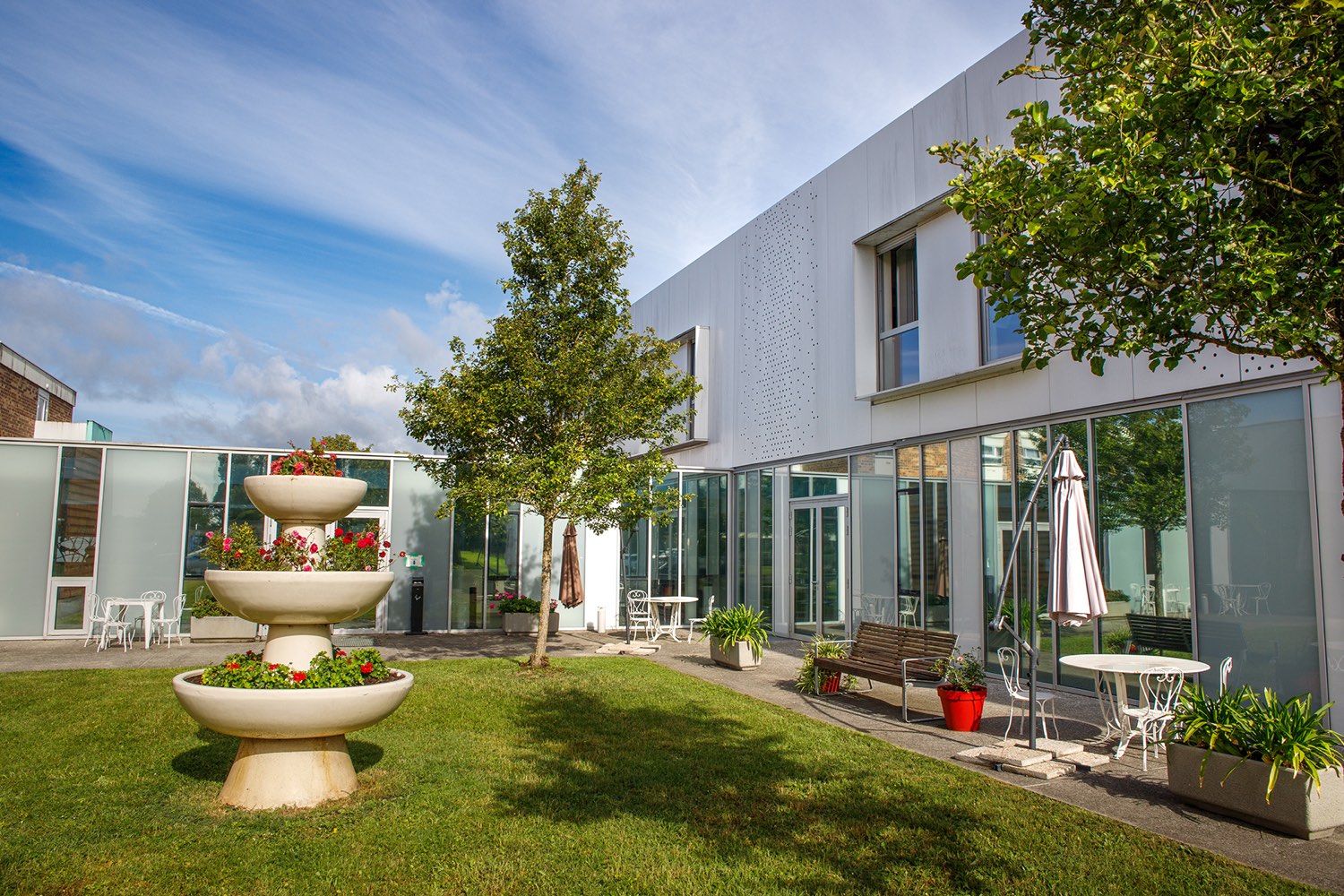 Jardin et abords arborés de l'établissement